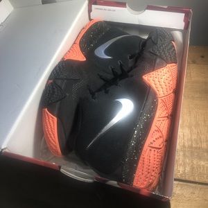 Kyrie 4 Halloween Metallic